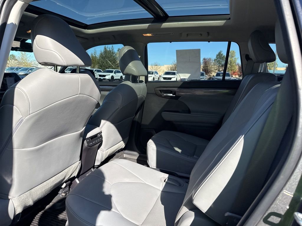 Used 2022 Toyota Highlander Platinum image 20