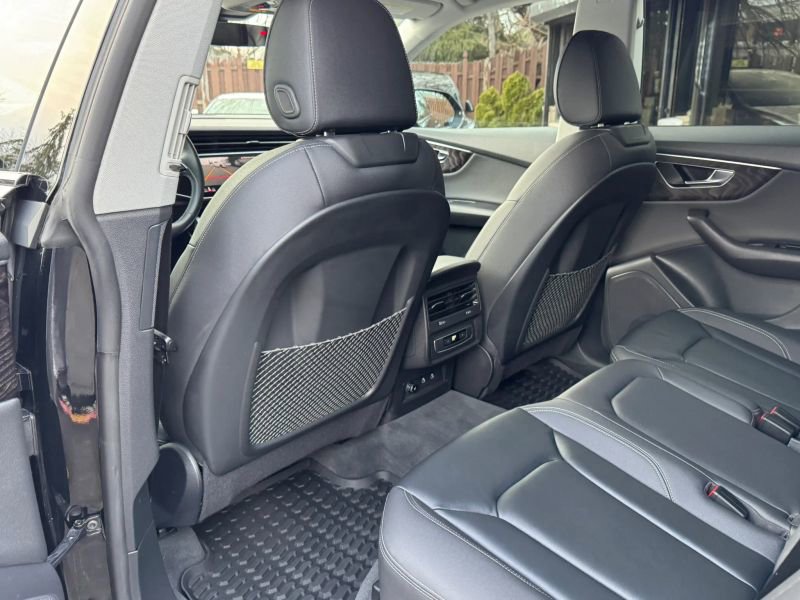 Used 2022 Audi Q8 Premium w/ Convenience Package image 16