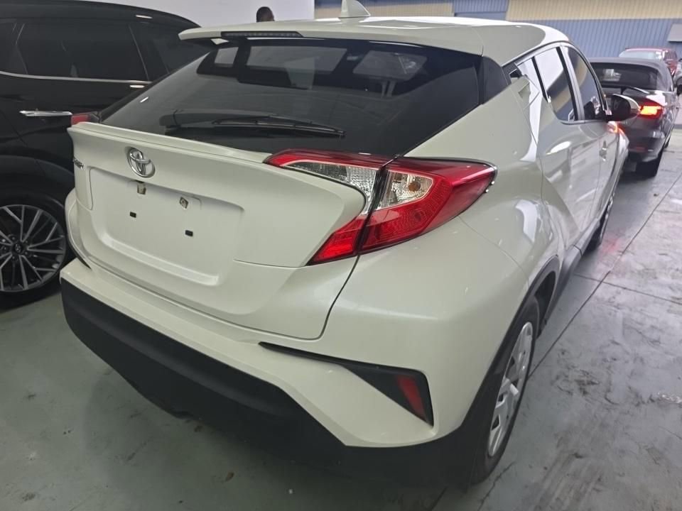 Used 2020 Toyota C-HR LE FWD video 2