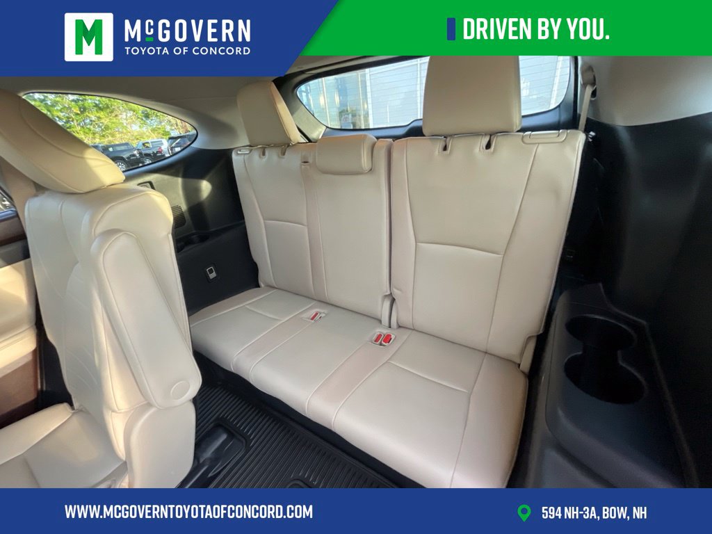 Used 2021 Toyota Highlander XLE AWD/4WD image 19
