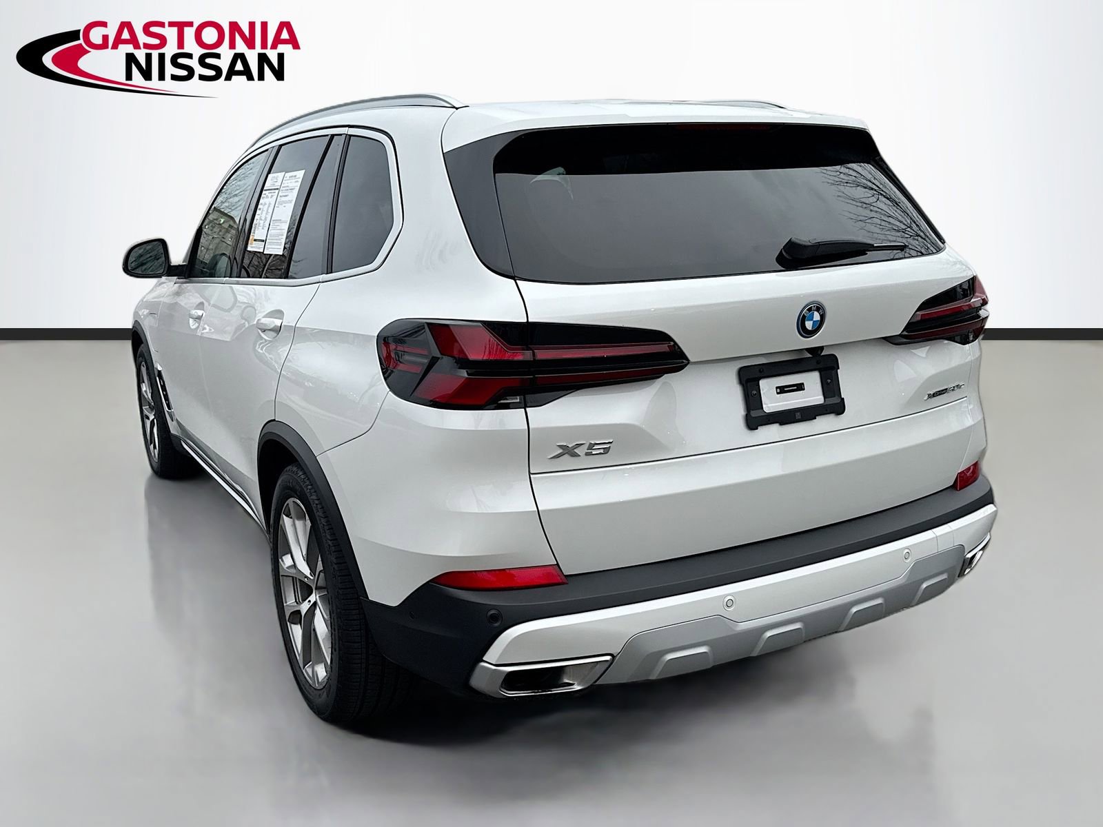 Used 2024 BMW X5 xDrive50e w/ Parking Assistance Package image 6