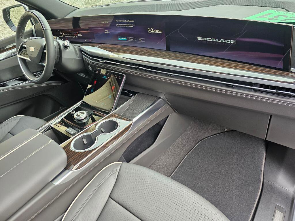New 2026 Cadillac Escalade Luxury image 7