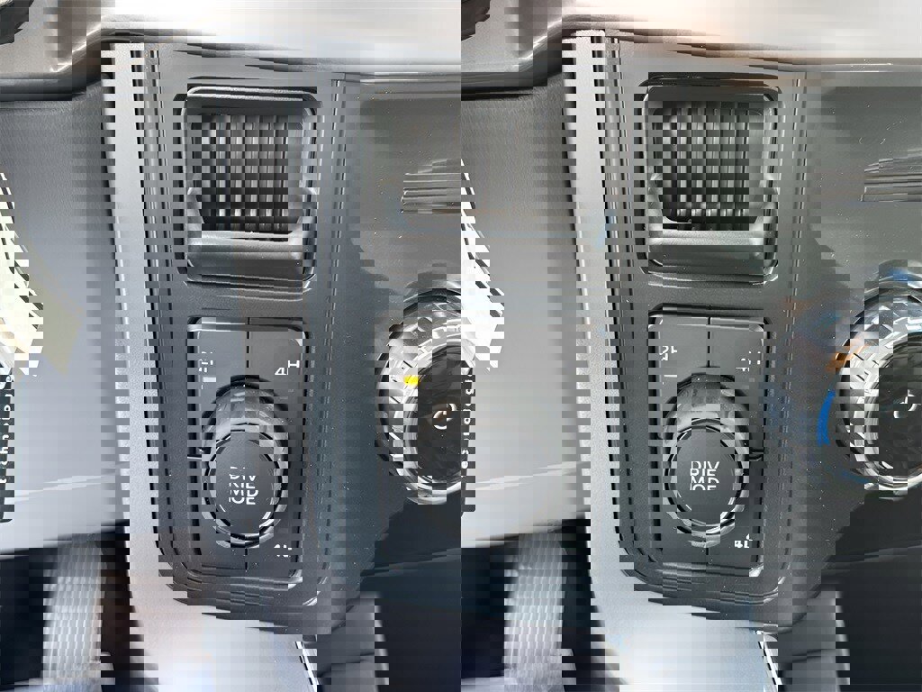 New 2025 Ford F150 XLT w/ Equipment Group 301A Standard image 17