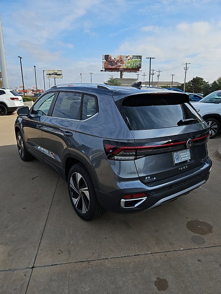 New 2026 Volkswagen Taos SE image 7