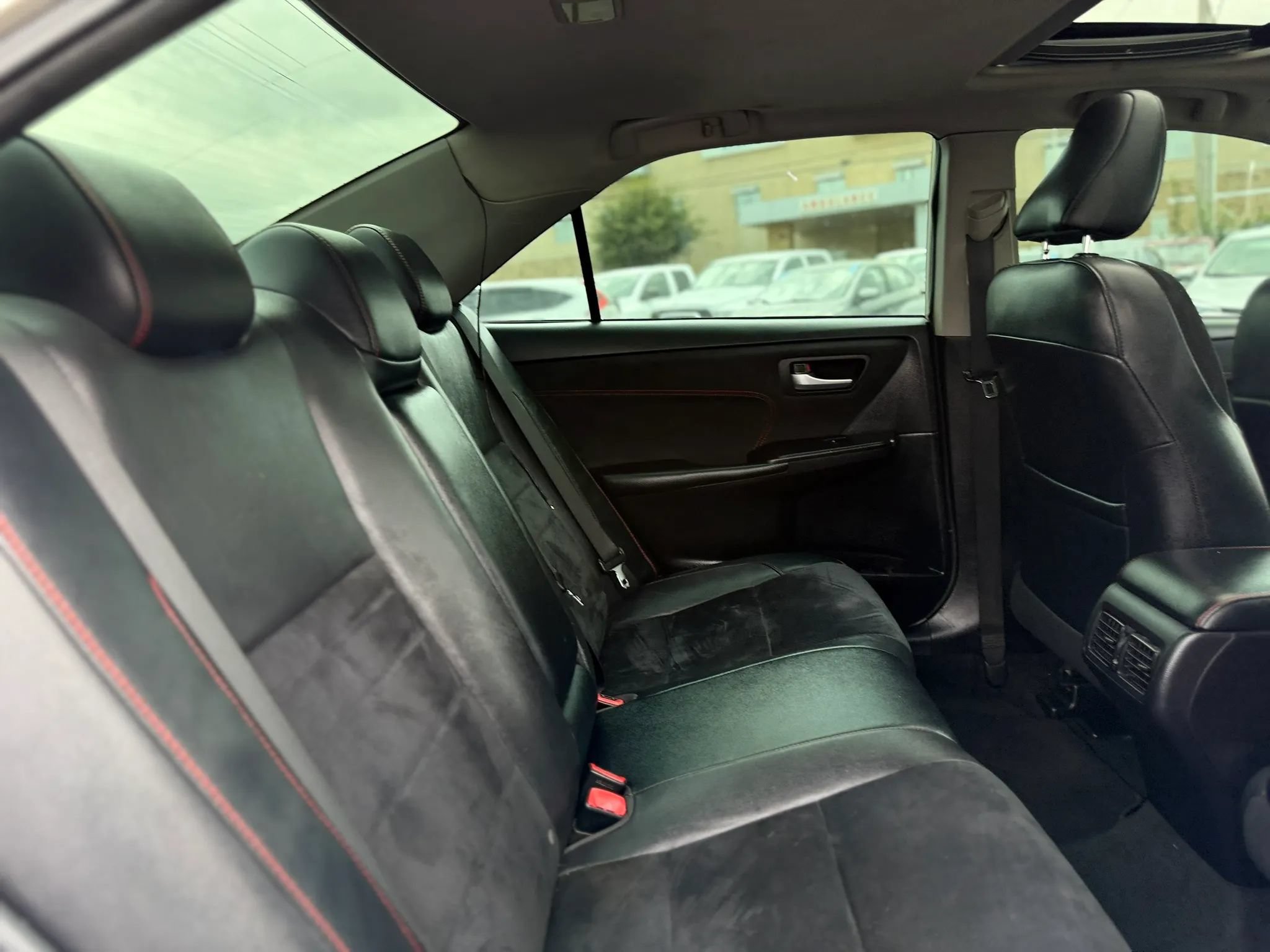 Used 2017 Toyota Camry XSE FWD image 16