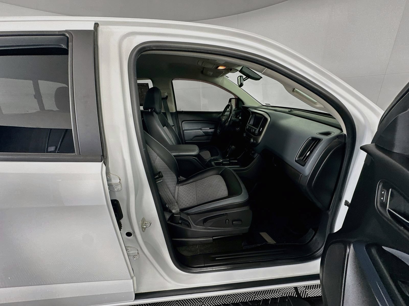 Used 2018 Chevrolet Colorado Z71 AWD/4WD image 26