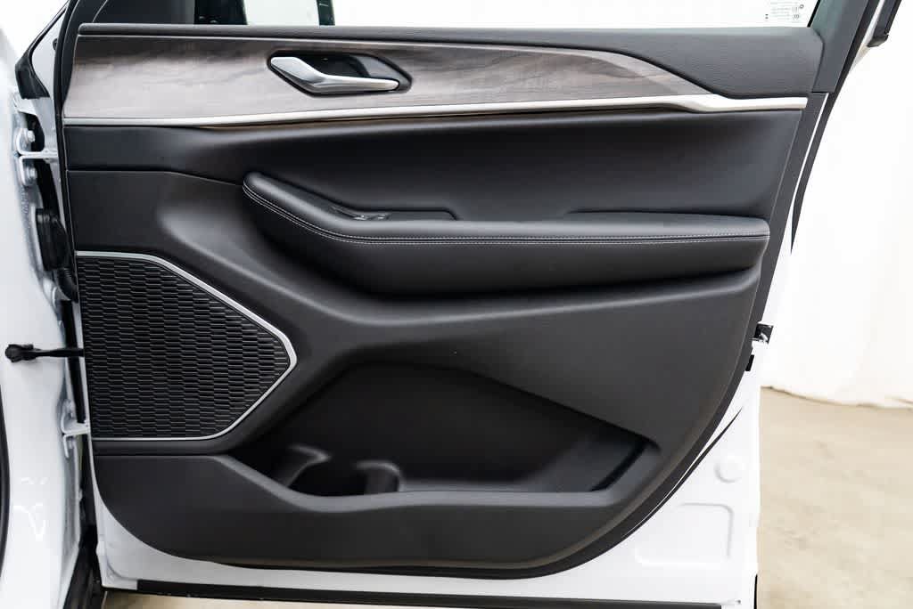 New 2026 Jeep Grand Cherokee Limited AWD/4WD image 31