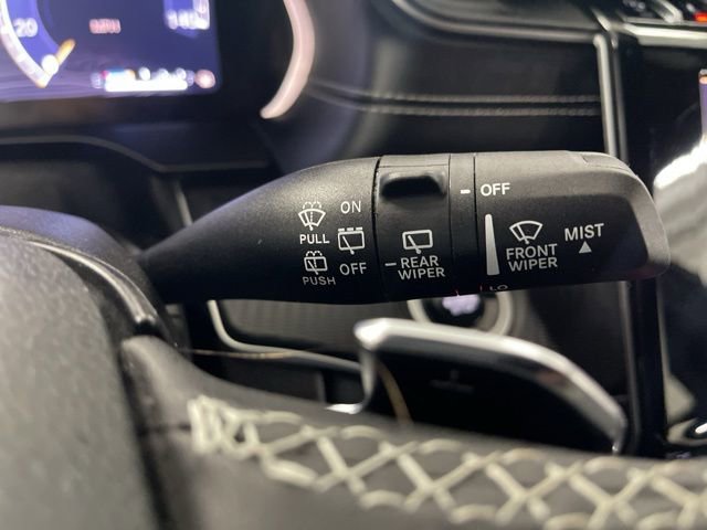 Used 2025 Jeep Grand Cherokee Altitude AWD/4WD image 38