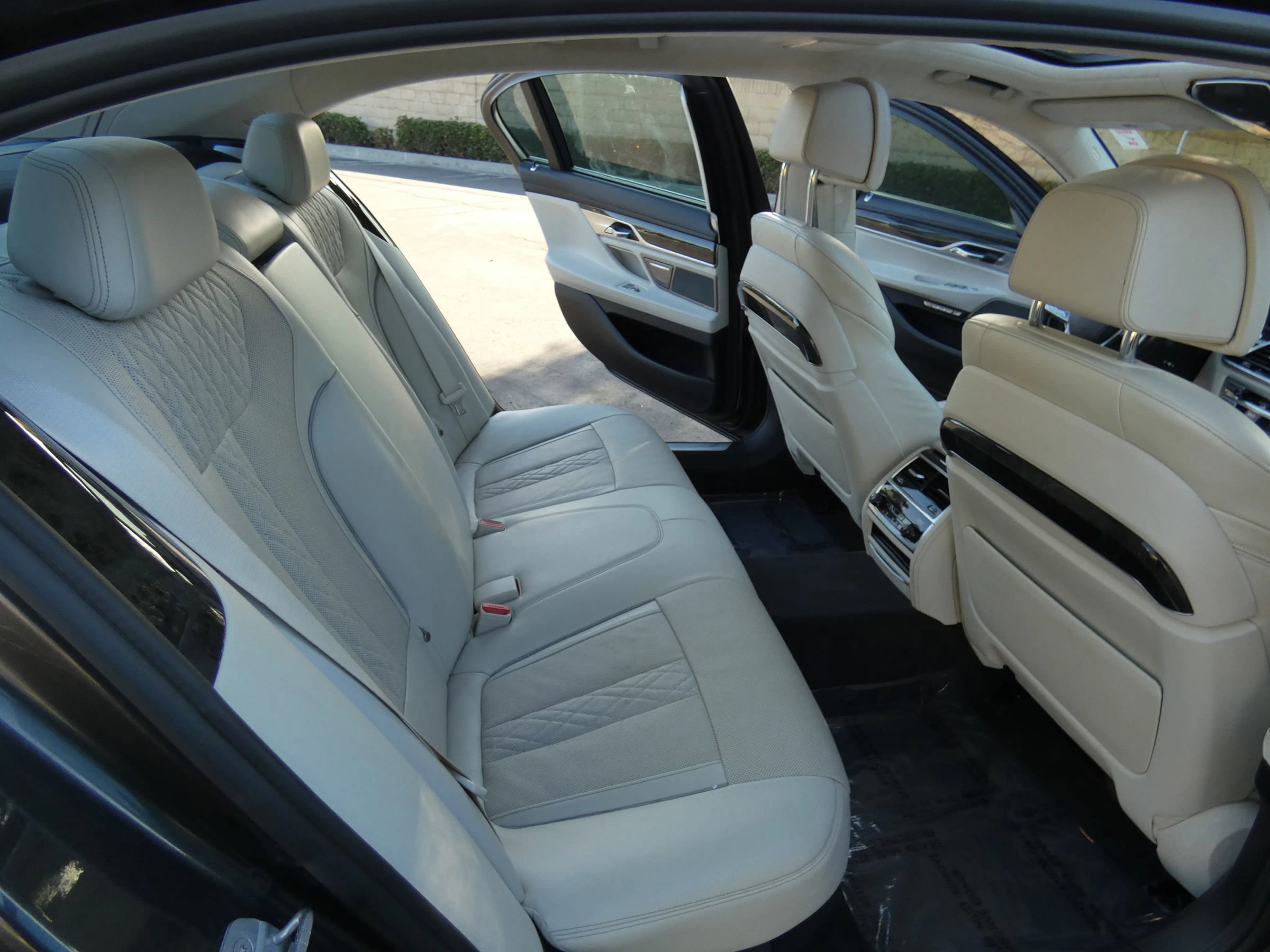 Used 2016 BMW 750i xDrive image 31