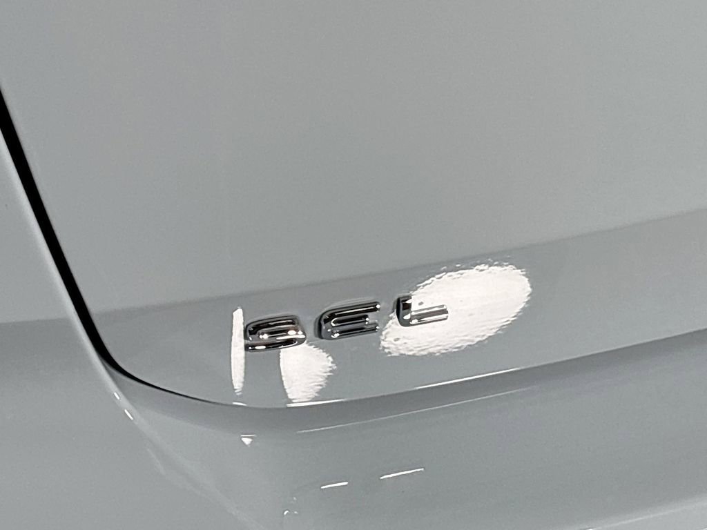 New 2025 Volkswagen Taos SEL image 25