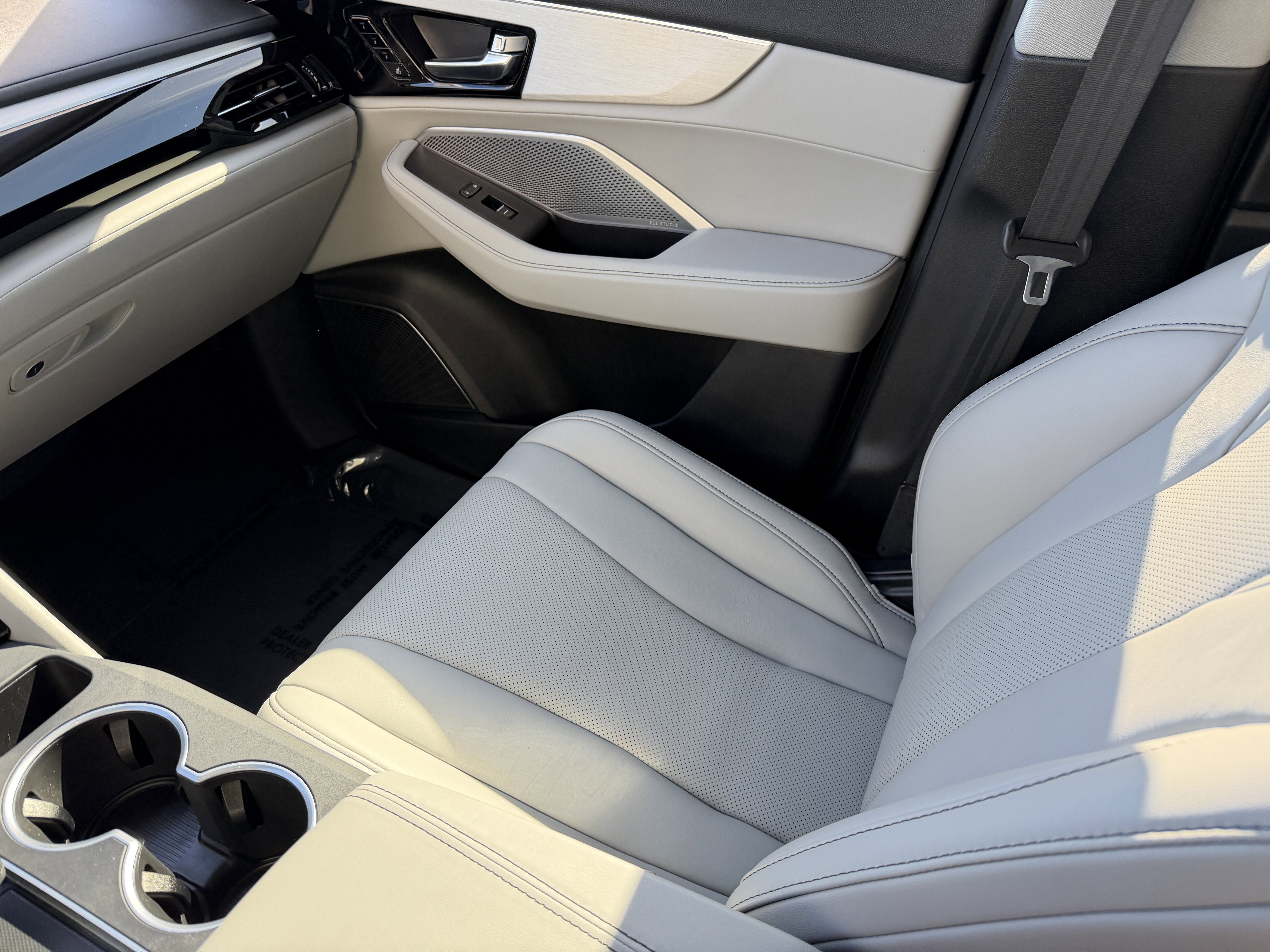 Used 2023 Acura MDX FWD w/ Technology Package image 16