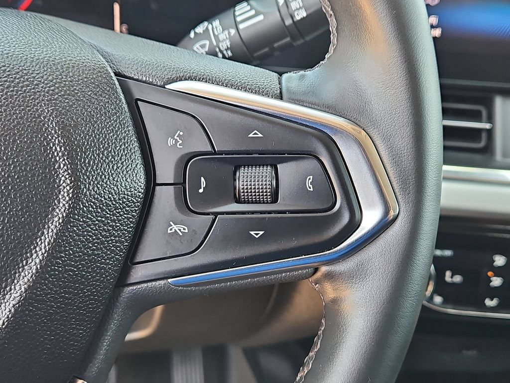 Used 2025 Chevrolet Trax LT w/ LT Convenience Package FWD image 22