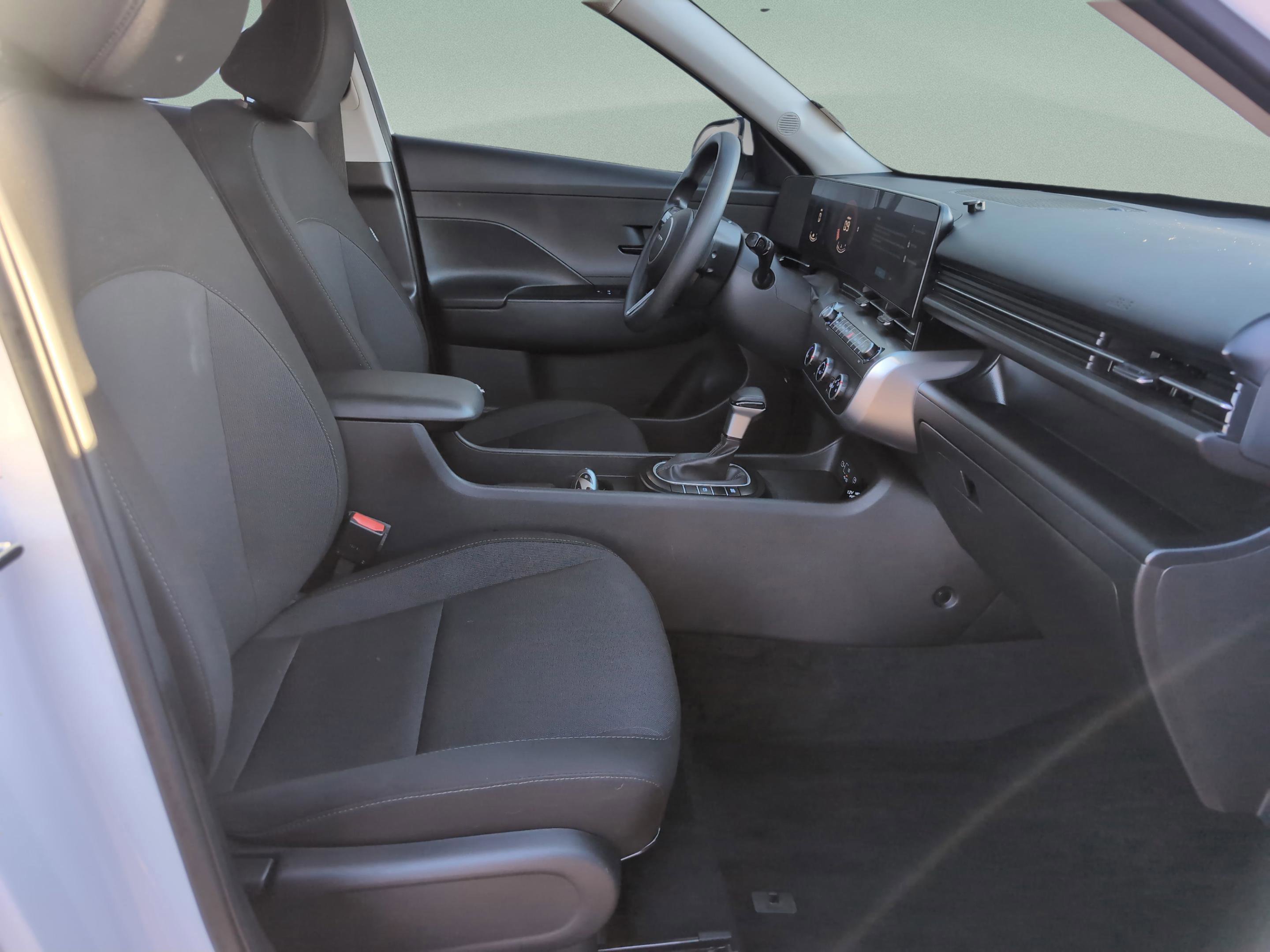 Used 2024 Hyundai Kona SE image 21