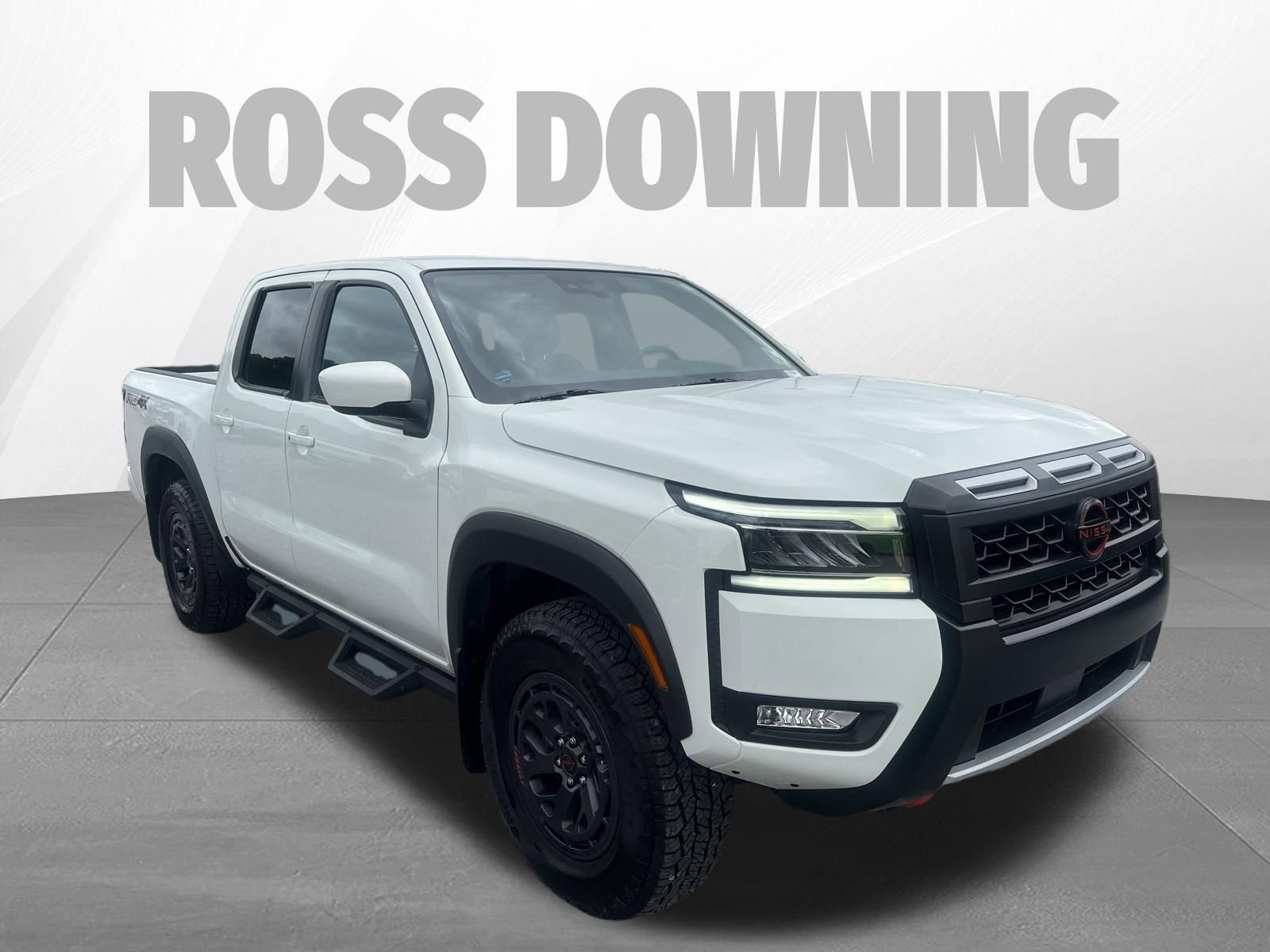 Used 2025 Nissan Frontier PRO-4X AWD/4WD image 3