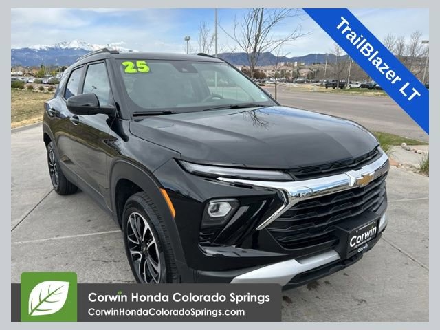 Used 2025 Chevrolet TrailBlazer LT AWD/4WD image 1