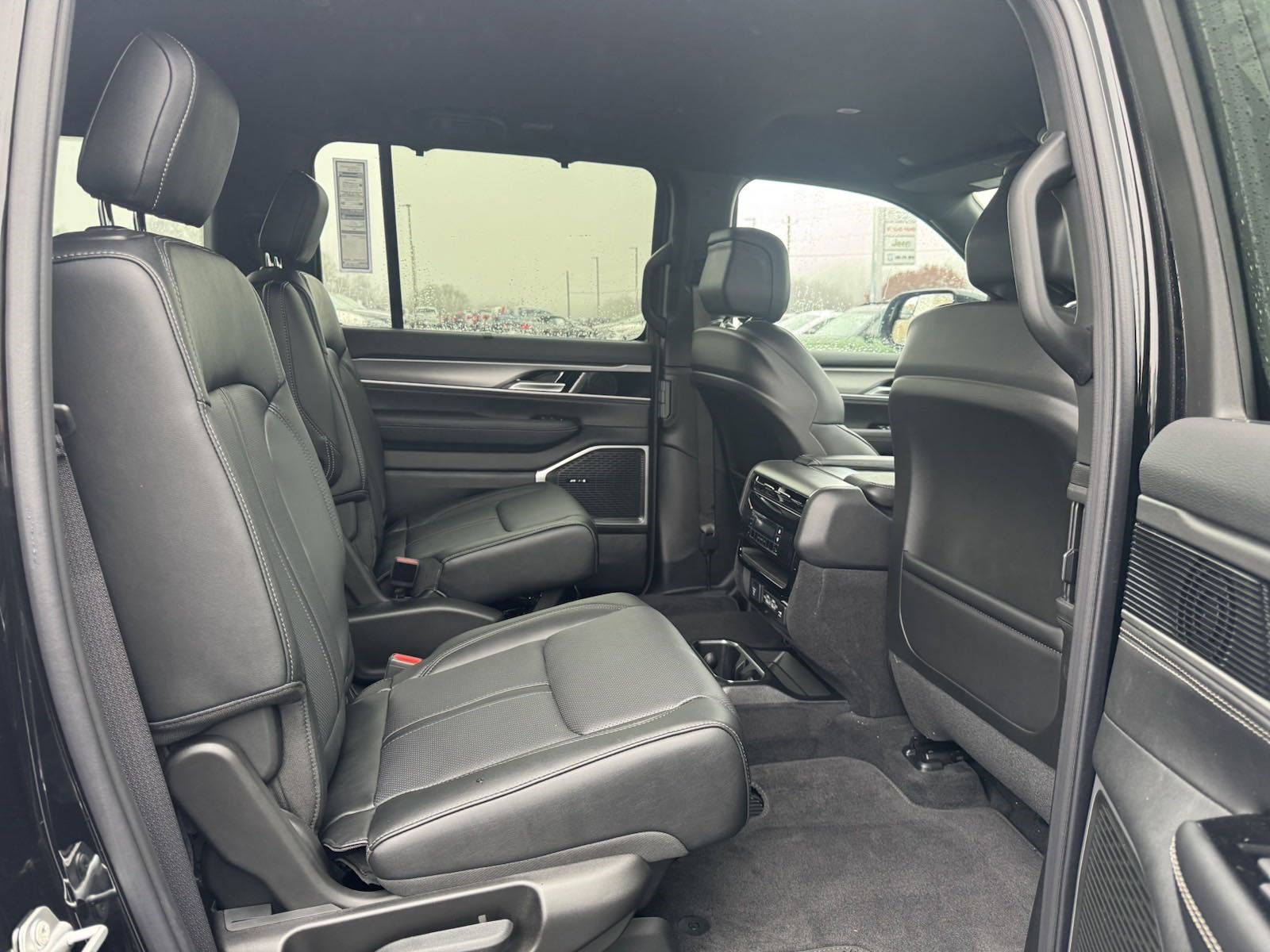 New 2025 Jeep Wagoneer Series II w/ Convenience Group I AWD/4WD image 15