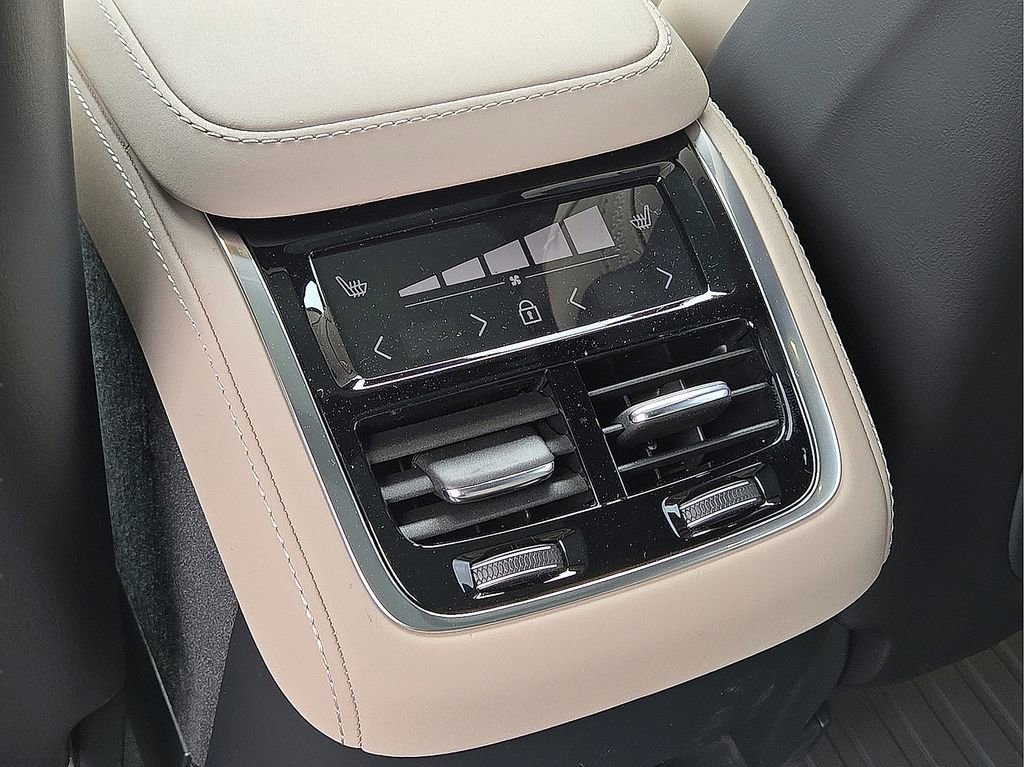 New 2026 Volvo XC90 B5 Plus image 16