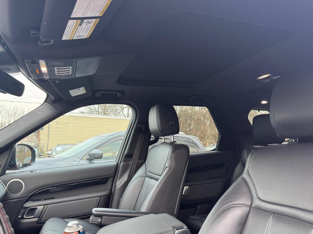 Used 2017 Land Rover Discovery SE image 26