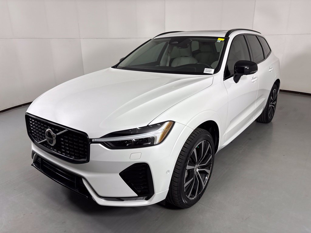 Used 2024 Volvo XC60 B5 Plus w/ Protection Package Premier AWD/4WD image 4