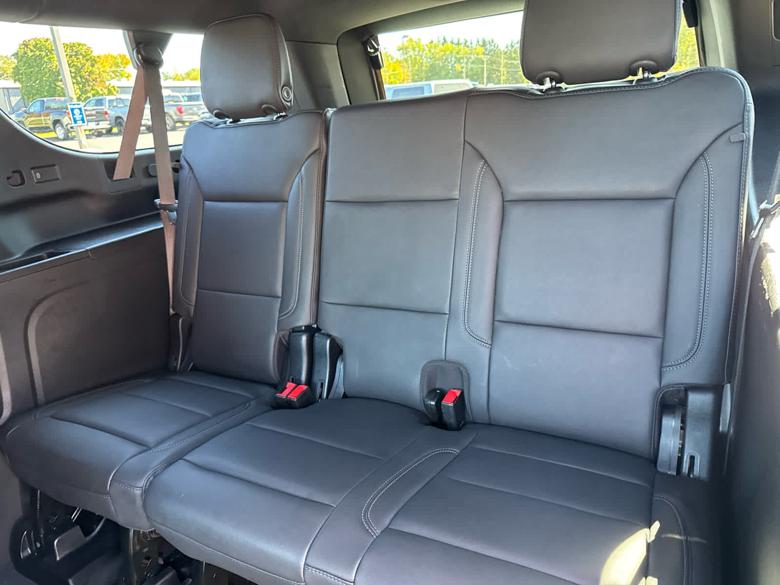 Used 2025 Chevrolet Suburban Z71 w/ Comfort Package AWD/4WD image 20