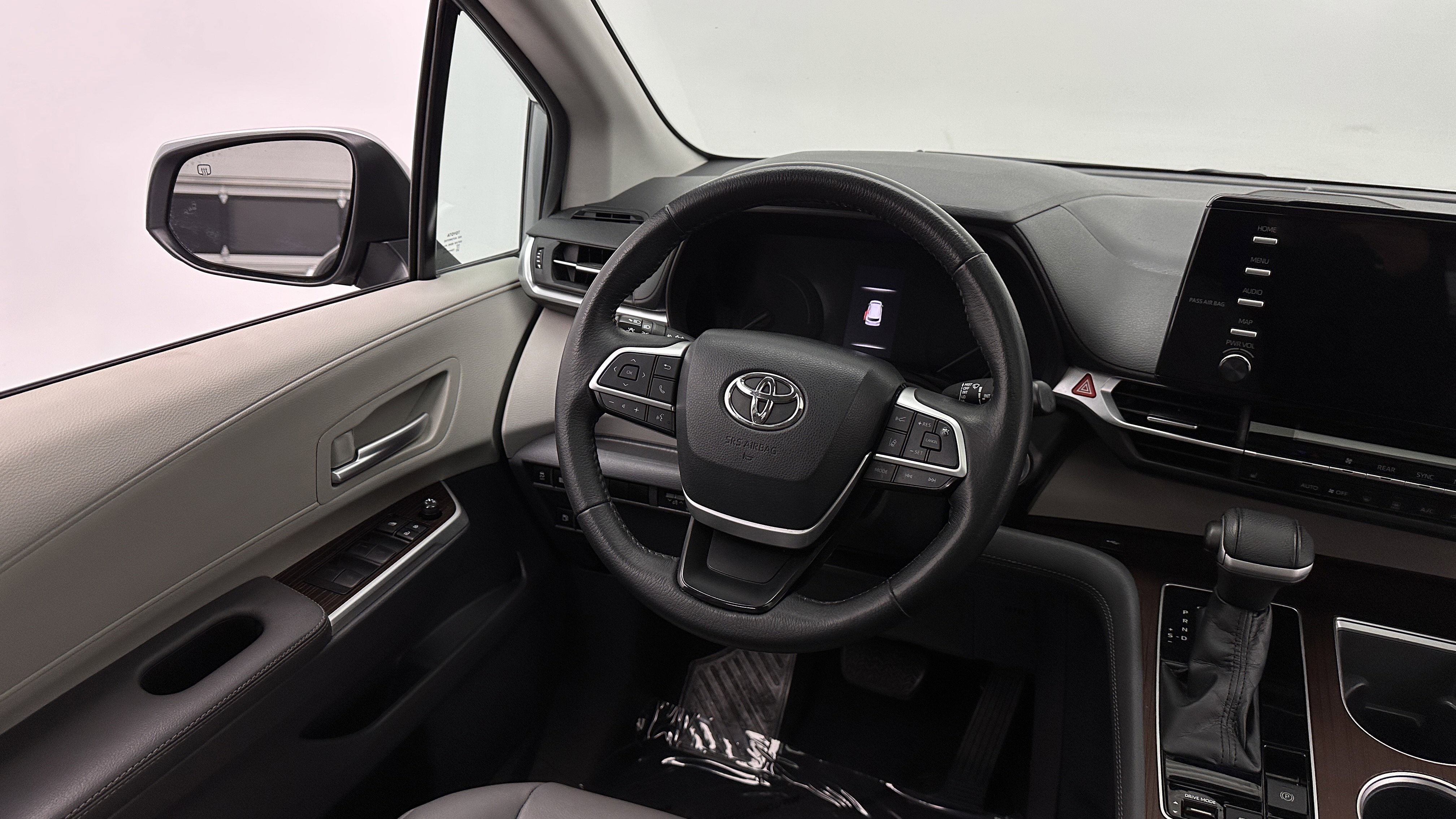 Used 2022 Toyota Sienna XLE FWD image 27