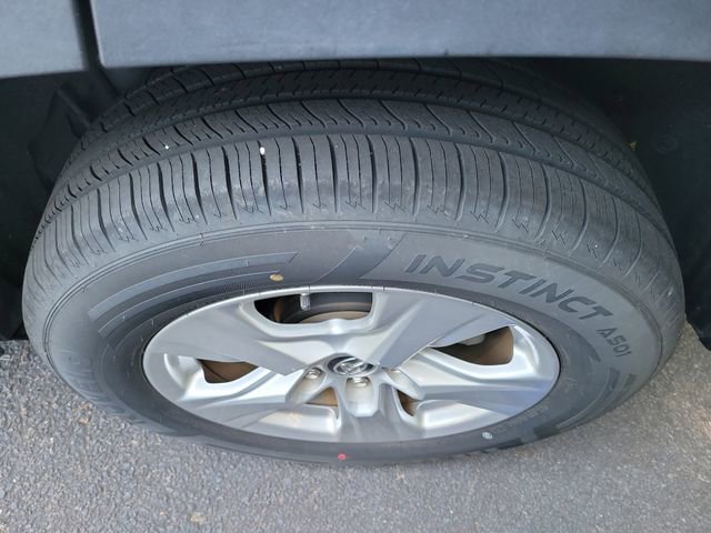 Used 2019 Toyota RAV4 XLE w/ Convenience Package FWD image 5