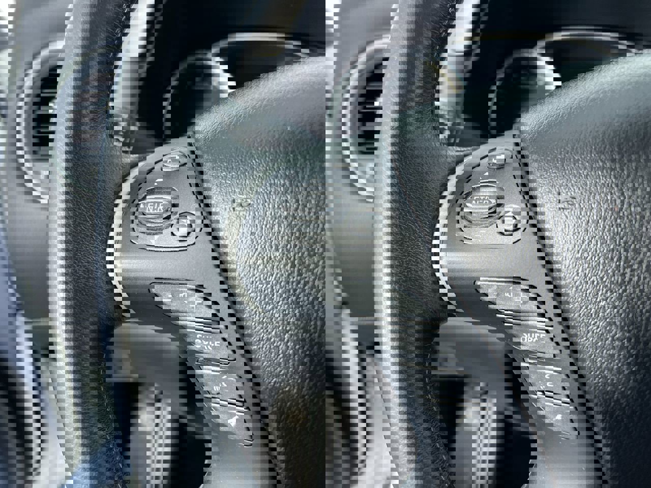 Used 2020 INFINITI QX60 Luxe w/ Essential Package FWD image 16