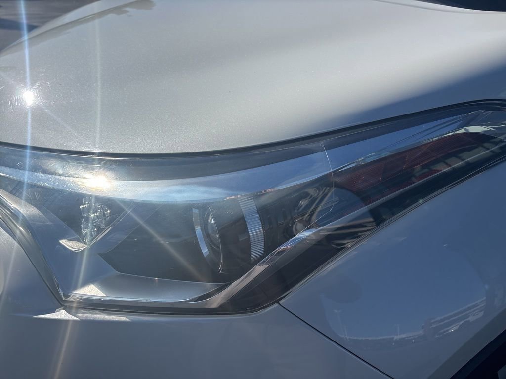 Used 2018 Toyota C-HR XLE image 7