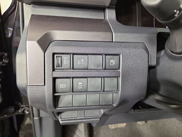 Used 2025 Toyota 4Runner SR5 AWD/4WD image 29
