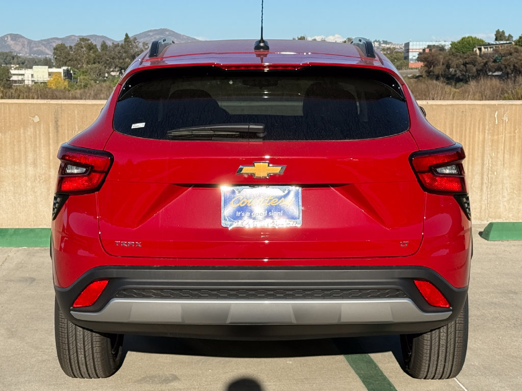 New 2026 Chevrolet Trax LT w/ LT Convenience Package FWD image 7