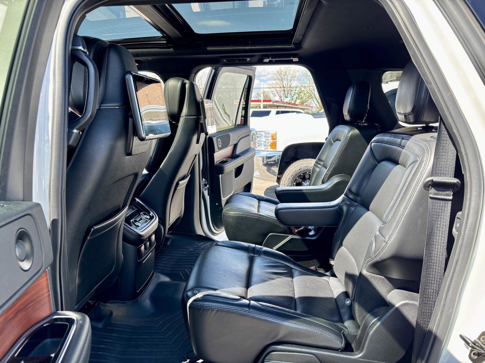 Used 2020 Lincoln Navigator L Reserve w/ Equipment Group 201A Reserve AWD/4WD image 18