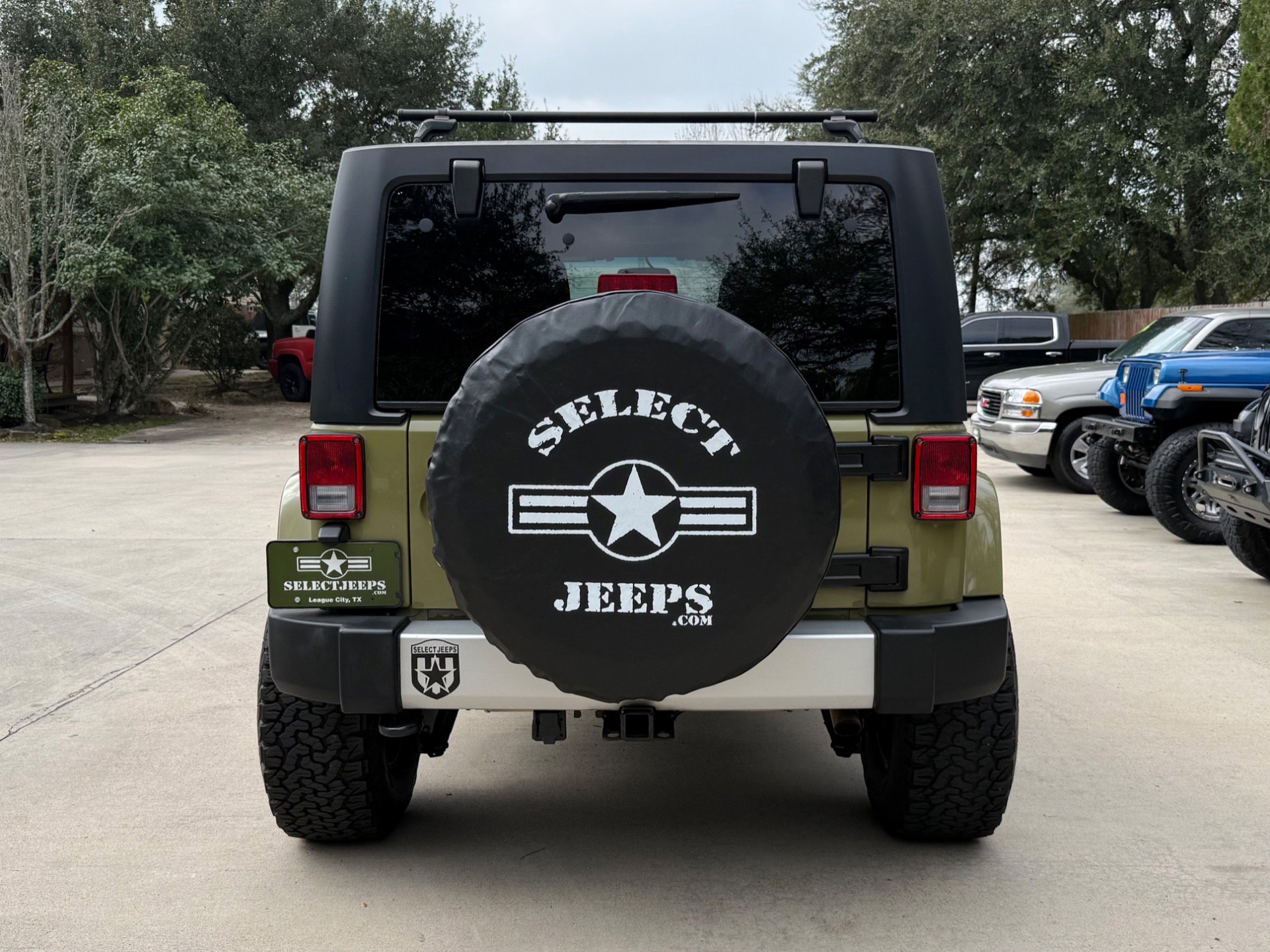 Used 2013 Jeep Wrangler Unlimited Sahara w/ Connectivity Group image 12