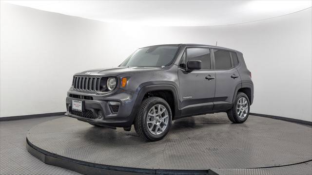 Used 2023 Jeep Renegade Latitude AWD/4WD image 2