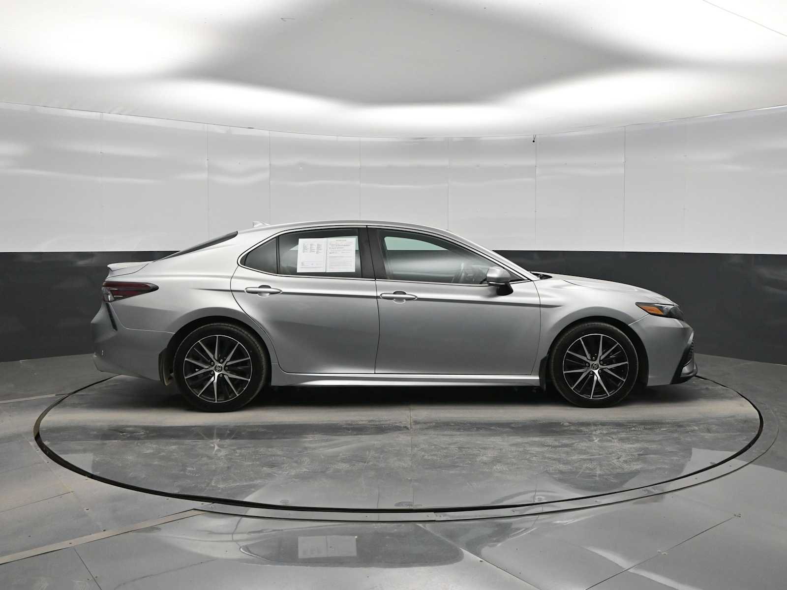 Used 2024 Toyota Camry SE FWD image 9