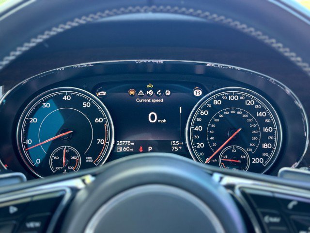 Used 2018 Bentley Bentayga AWD/4WD image 21