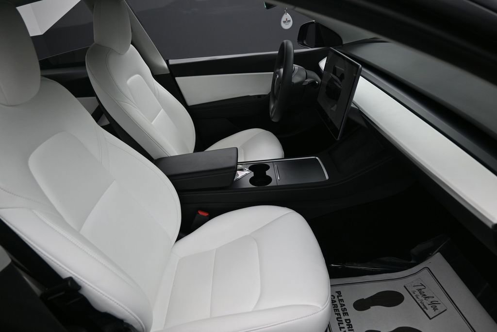 Used 2022 Tesla Model Y Long Range AWD/4WD image 31