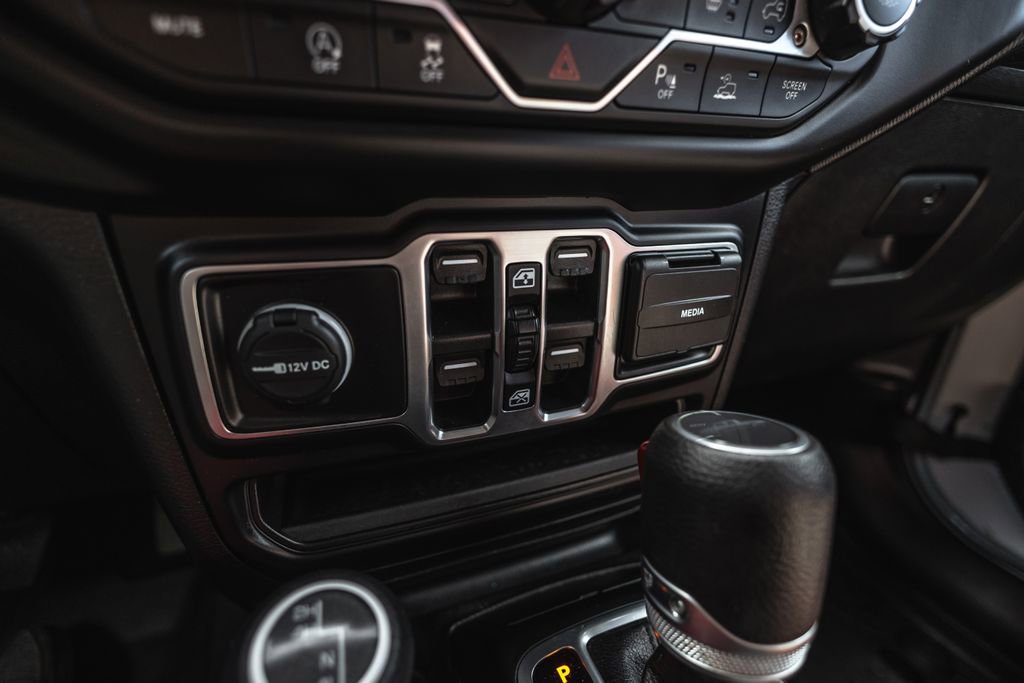 Used 2021 Jeep Gladiator Willys image 16