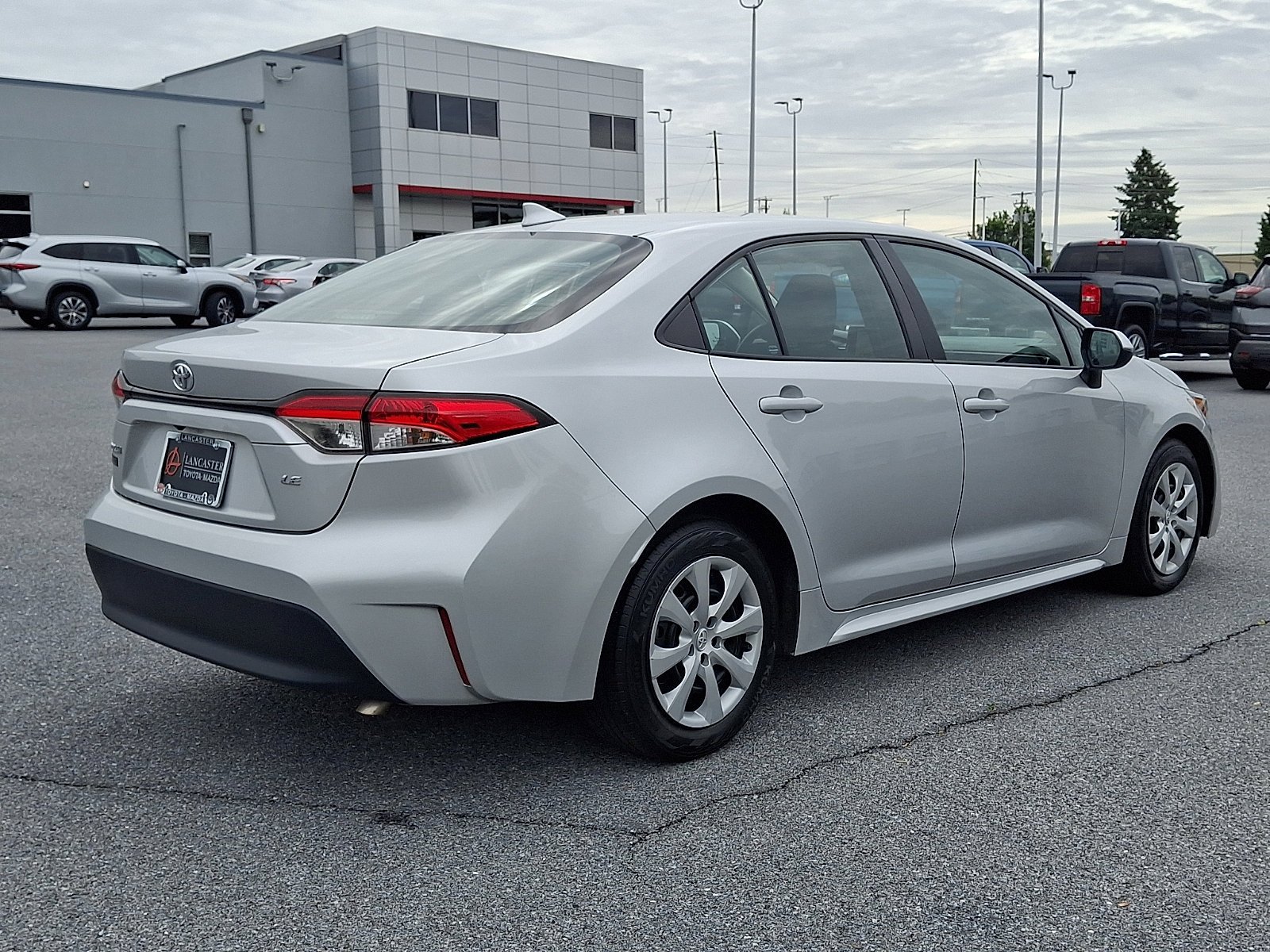 Used 2023 Toyota Corolla LE FWD image 7