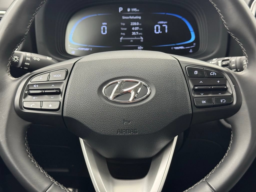 Used 2025 Hyundai Venue SEL FWD image 19