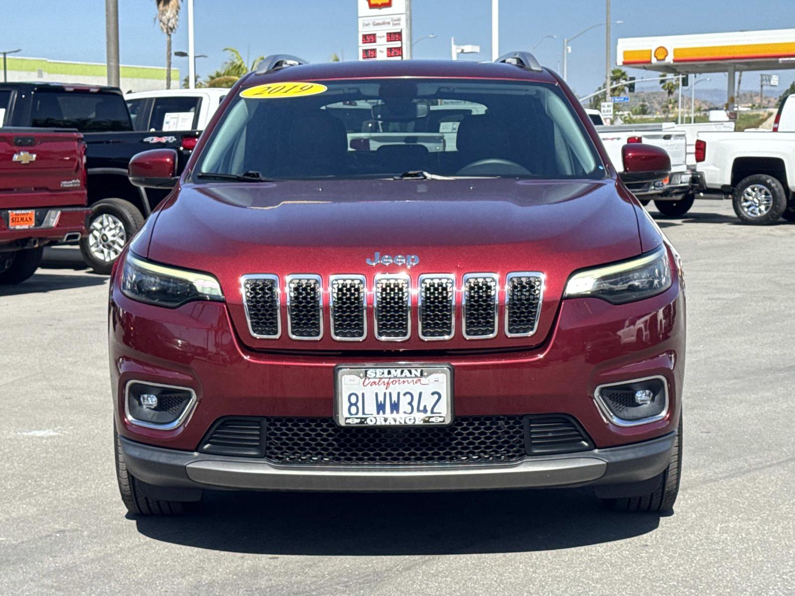 Used 2019 Jeep Cherokee Limited w/ Luxury Group image 2