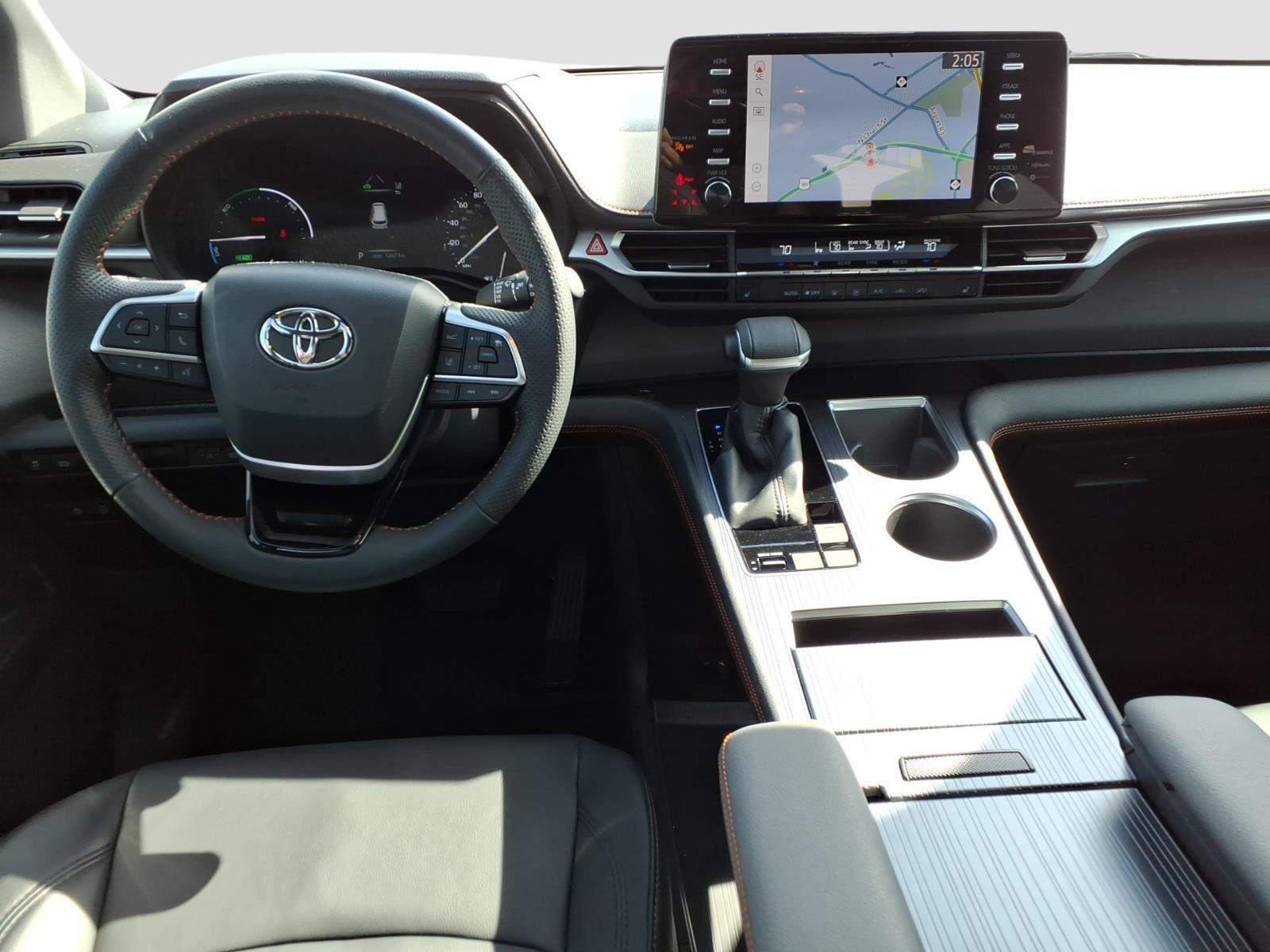 Used 2022 Toyota Sienna XSE image 8