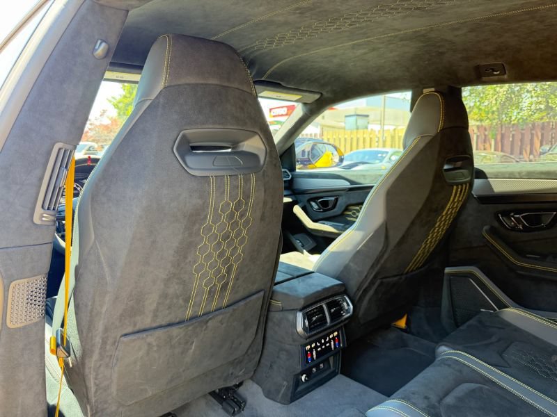 Used 2023 Lamborghini Urus Performante AWD/4WD image 16