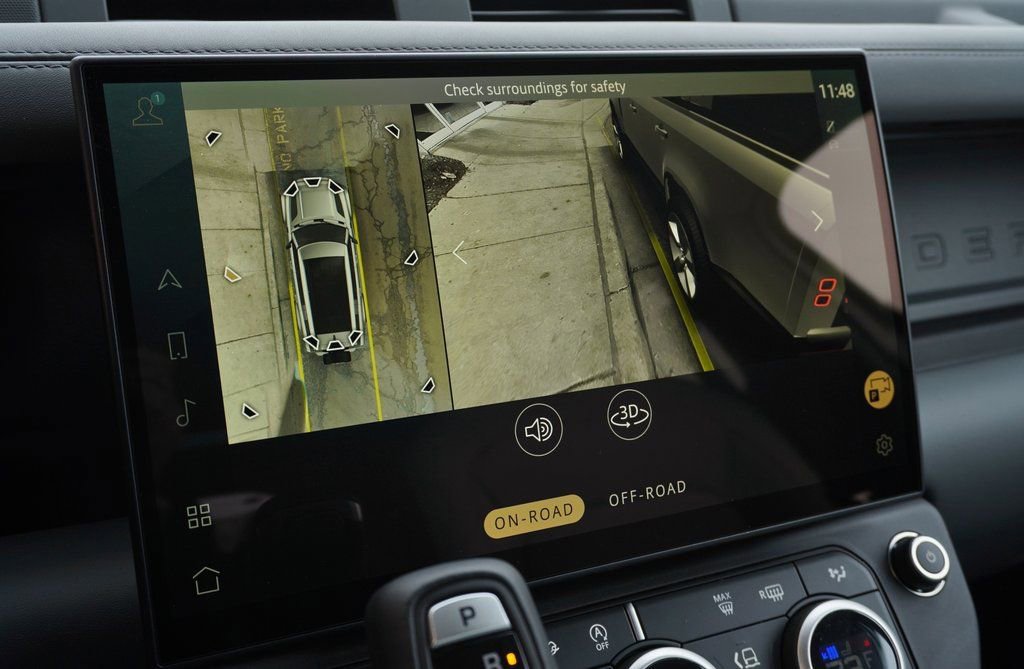 New 2026 Land Rover Defender 130 X-Dynamic SE image 28