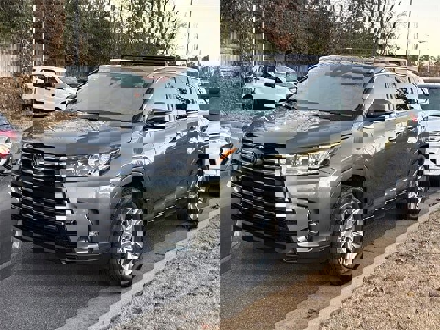 Used 2019 Toyota Highlander Limited image 2
