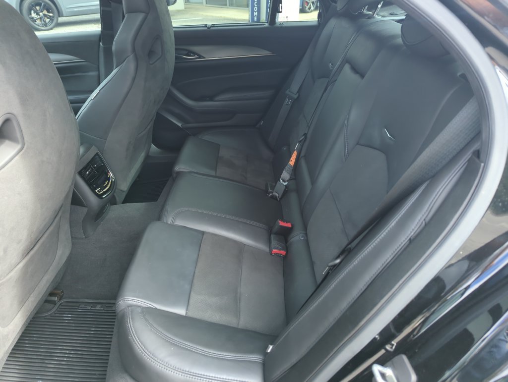 Used 2018 Cadillac CTS V w/ Luxury Package RWD image 31