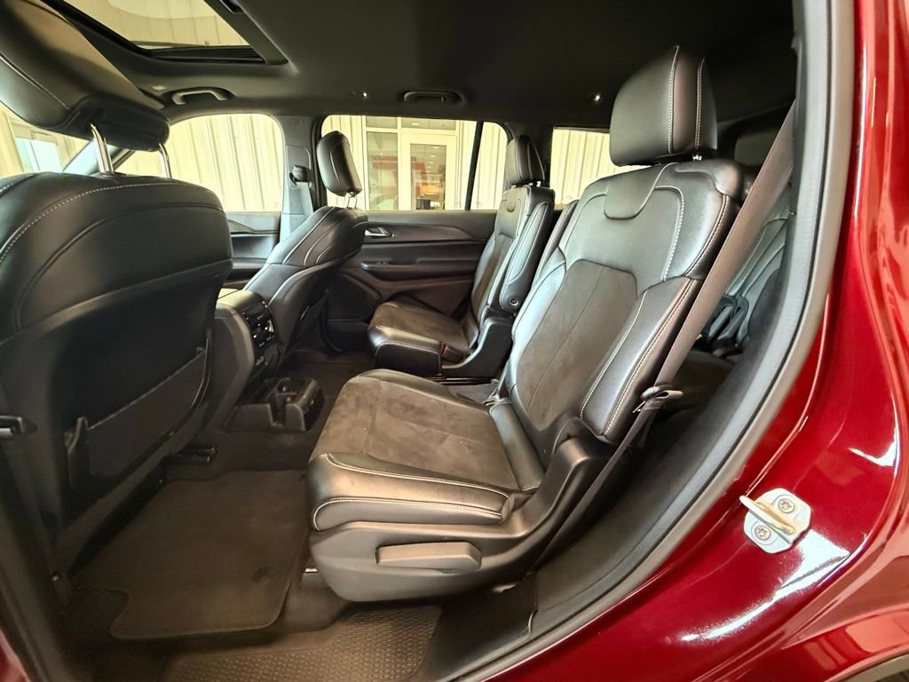 Used 2024 Jeep Grand Cherokee L Altitude AWD/4WD image 18