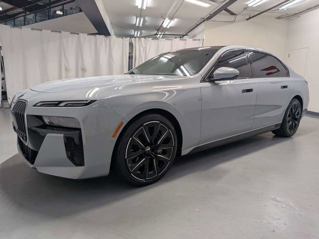Used 2023 BMW 760i xDrive w/ Luxury Rear Seating Package AWD/4WD image 5