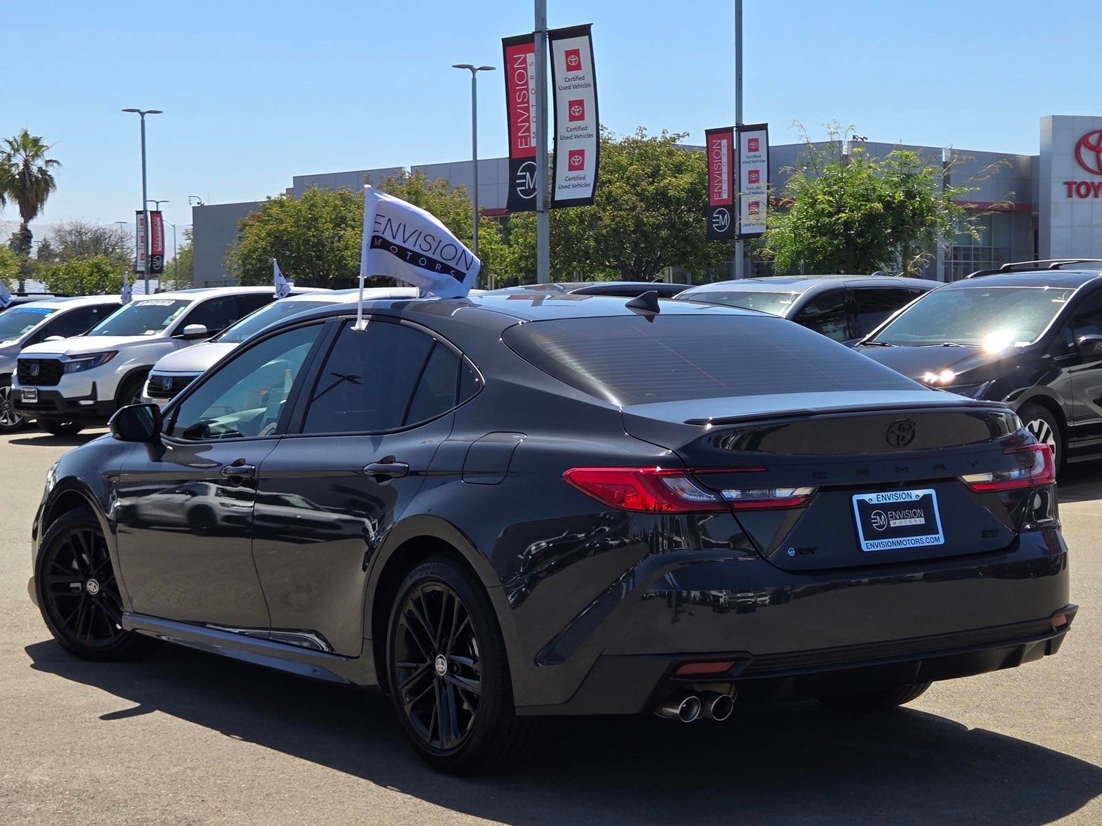Used 2025 Toyota Camry SE w/ Convenience Package FWD image 5