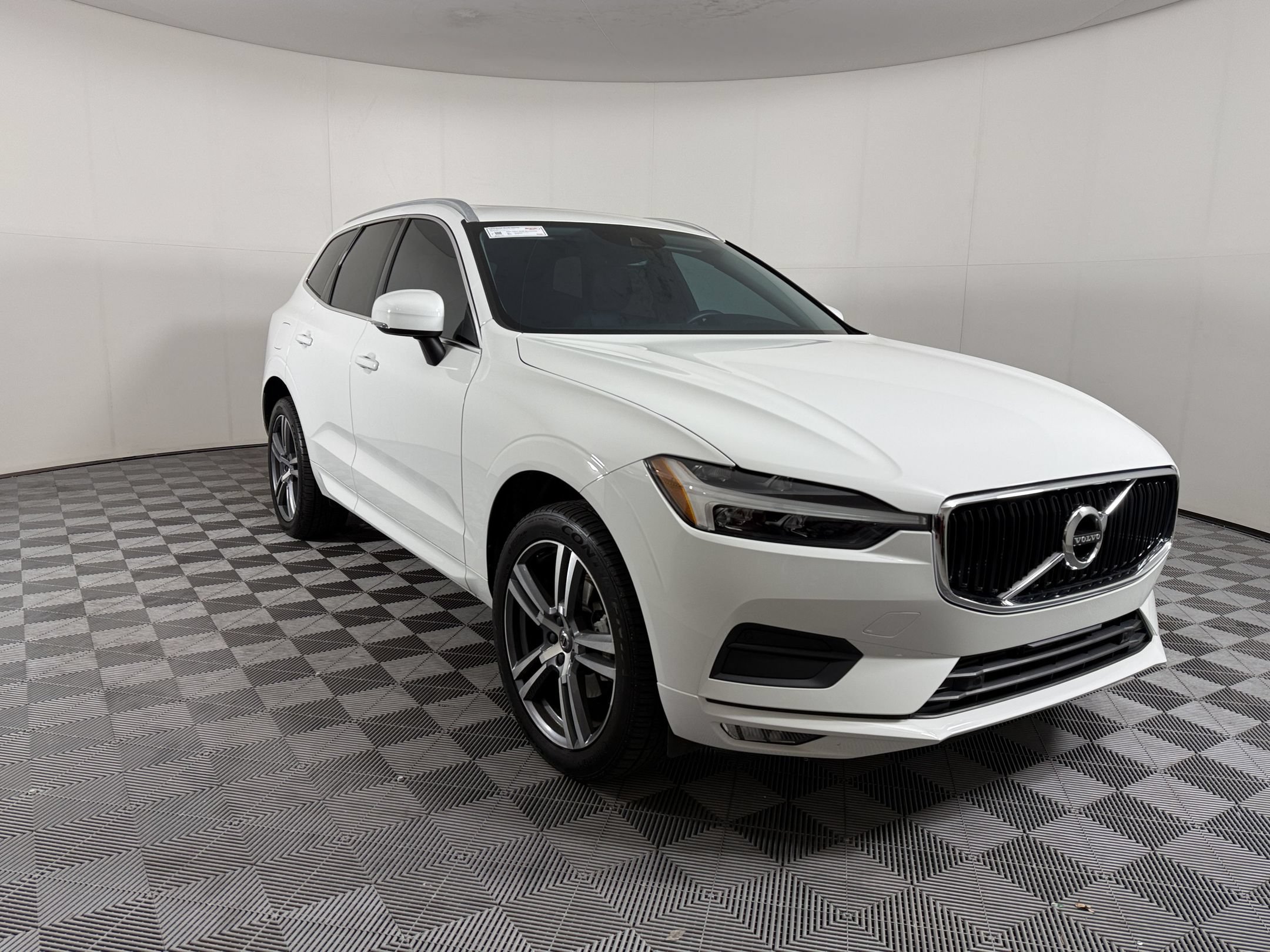 Used 2021 Volvo XC60 T5 Momentum w/ Premium Package AWD/4WD image 7