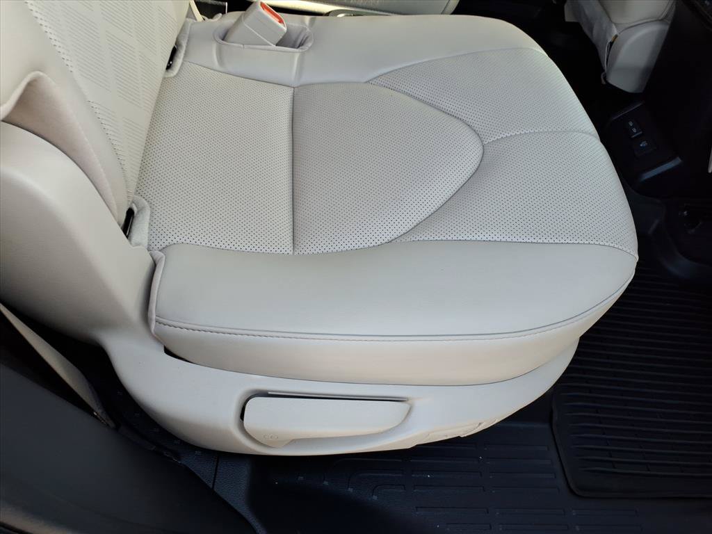 Used 2023 Toyota Highlander Platinum AWD/4WD image 20